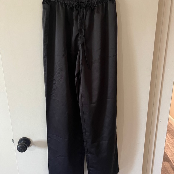 Ralph Lauren Black and Gold Pajama Set - Picture 5 of 6